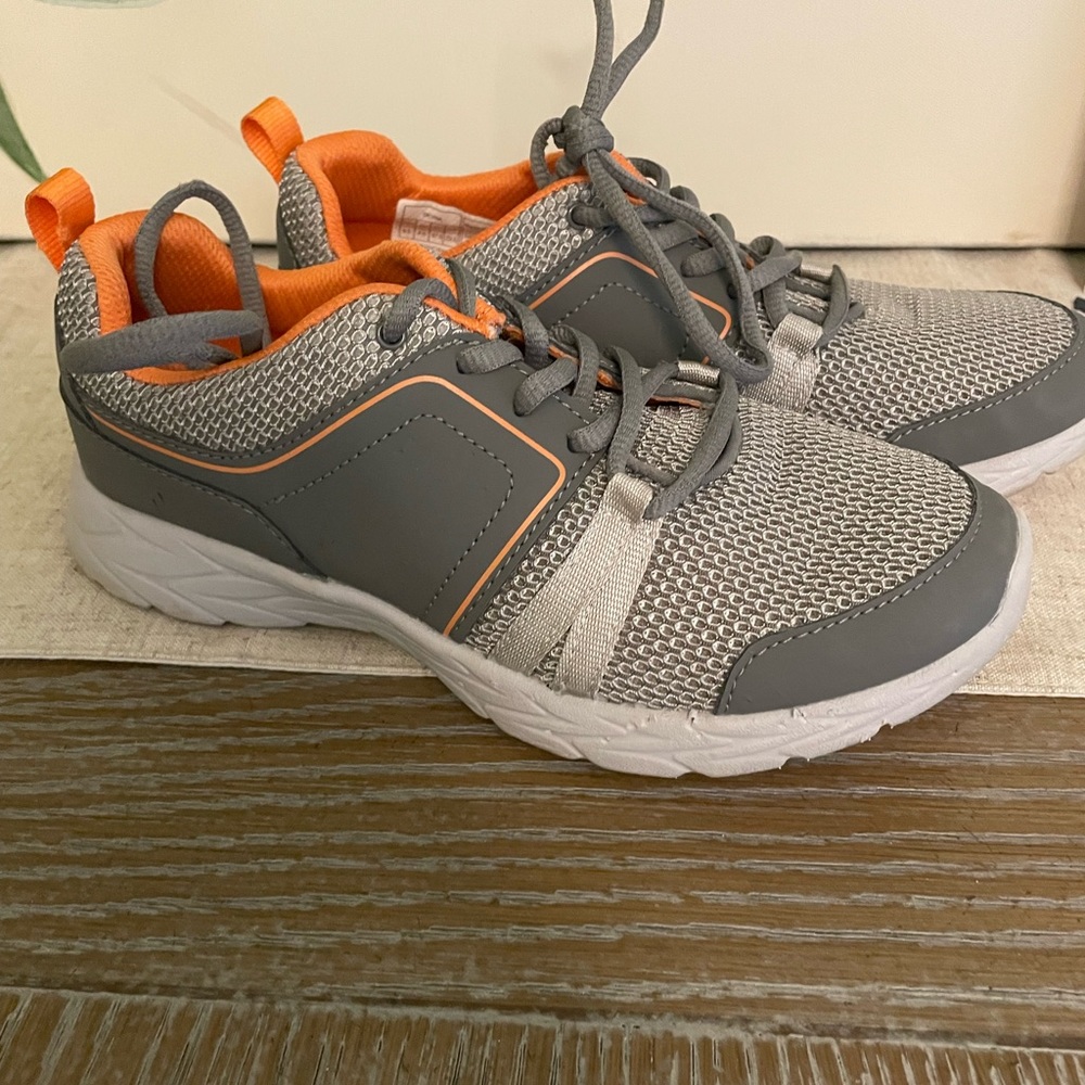 Vionic Tennis Shoes